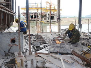 鄖陽滄浪洲大橋建設鏖戰正酣 全力沖刺年底合龍目標